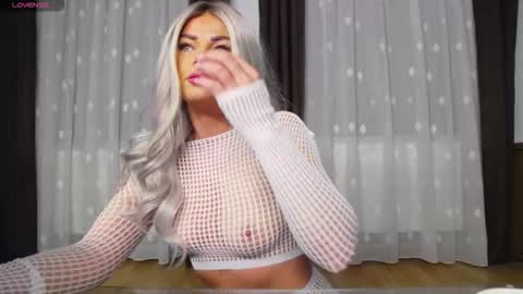 Snapshot of anabelle0904 chatting on 10/27/25, 06:28 Ana online show from 10/27/25, 06:28