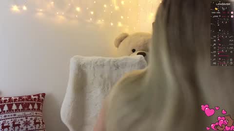 Annie  online show from 12/28/24, 02:42