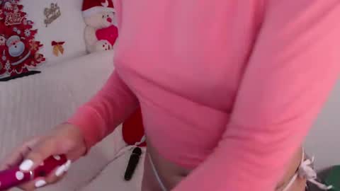 Snapshot of anabellered chatting on 12/24/24, 10:01 Ana online show from 12/24/24, 10:01