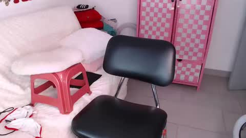 Snapshot of anabellered chatting on 10/24/25, 06:26 Ana online show from 10/24/25, 06:26