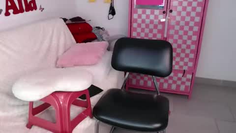 Snapshot of anabellered chatting on 11/11/25, 10:04 Ana online show from 11/11/25, 10:04