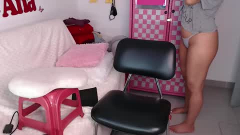 Snapshot of anabellered chatting on 11/12/25, 10:48 Ana online show from 11/12/25, 10:48