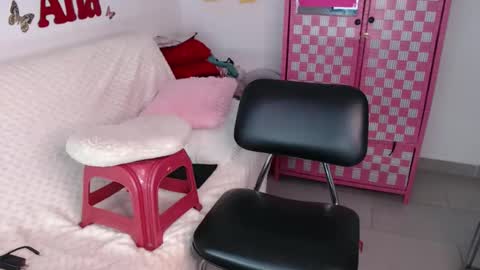 Snapshot of anabellered chatting on 11/23/25, 09:42 Ana online show from 11/23/25, 09:42