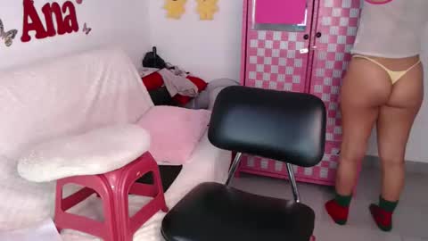 Snapshot of anabellered chatting on 11/27/25, 10:06 Ana online show from 11/27/25, 10:06