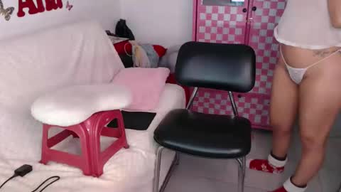 Snapshot of anabellered chatting on 12/05/25, 10:57 Ana online show from 12/05/25, 10:57