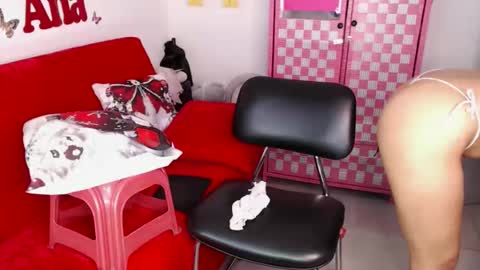 Snapshot of anabellered chatting on 12/15/25, 12:20 Ana online show from 12/15/25, 12:20