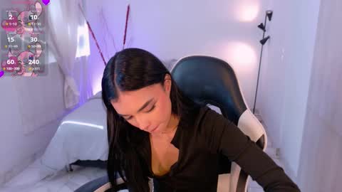 ANABEL WOLF  online show from 12/04/25, 04:38