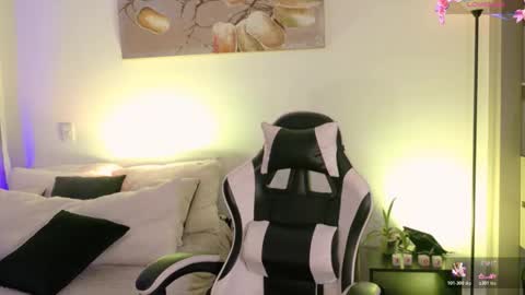 ANABEL WOLF  online show from 02/25/26, 03:21