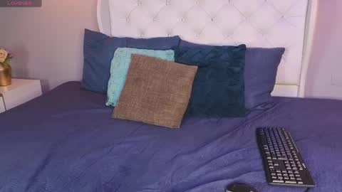 anabloom_ online show from 05/11/26, 07:11