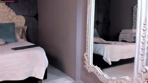 Ana Henao or Annie... Follow me ahenaocb Insta  X online show from 11/15/25, 08:38