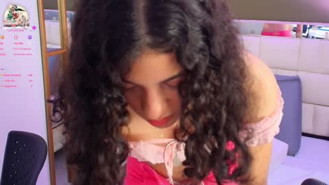 Snapshot of anahi_maite chatting on 01/04/25, 10:24 Anahi online show from 01/04/25, 10:24