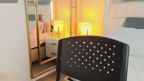 Snapshot of anahi_maite chatting on 01/11/26, 07:30 Anahi online show from 01/11/26, 07:30