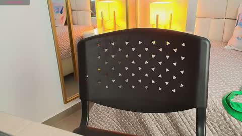 Snapshot of anahi_maite chatting on 01/15/26, 07:39 Anahi online show from 01/15/26, 07:39