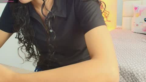 Snapshot of anahi_maite chatting on 01/17/26, 07:28 Anahi online show from 01/17/26, 07:28