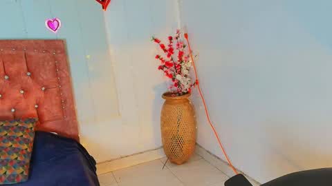 Snapshot of anahiblue04 chatting on 02/18/25, 03:32 Anahi online show from 02/18/25, 03:32