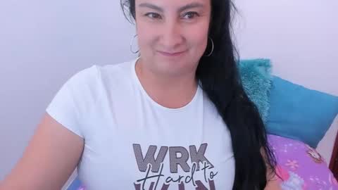 Snapshot of anamaria288 chatting on 11/13/25, 02:27 anamaria288 online show from 11/13/25, 02:27