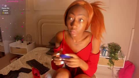 Snapshot of anamonroee chatting on 09/19/25, 11:33 anamonroee online show from 09/19/25, 11:33