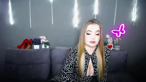 anastacyyellig online show from 04/17/26, 01:30