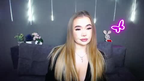 anastacyyellig online show from 04/24/26, 08:44