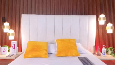 Snapshot of anastasia_steelegb chatting on 10/22/25, 12:27 Mia online show from 10/22/25, 12:27