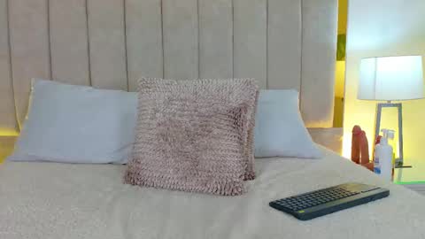 Mia online show from 03/07/26, 12:24