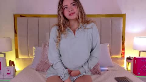 Mia online show from 04/07/26, 12:27