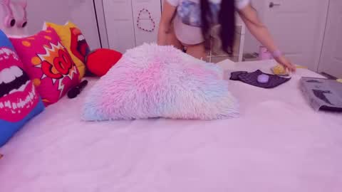 Snapshot of anastasiabeyond chatting on 10/16/25, 11:22 Anastasia Beyond online show from 10/16/25, 11:22