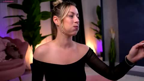 AnastasiaMills online show from 11/28/25, 10:01