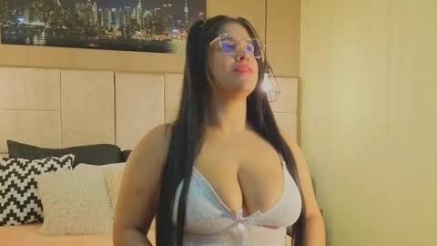 Anastasia Vidal online show from 11/17/25, 01:11