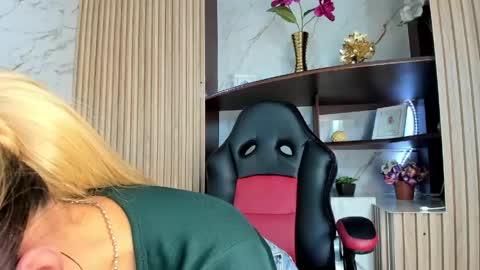 Snapshot of anastasiiabelov chatting on 04/16/26, 12:50 Anastasia online show from 04/16/26, 12:50