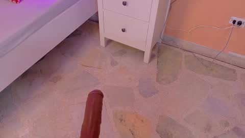 Kendra  online show from 11/15/25, 10:23