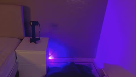 Kendra  online show from 11/26/25, 10:27