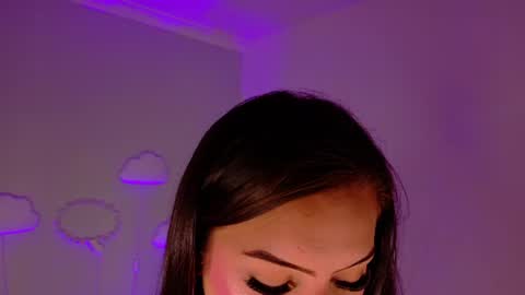 Snapshot of anavicc__ chatting on 06/15/26, 09:33 Kendra online show from 06/15/26, 09:33