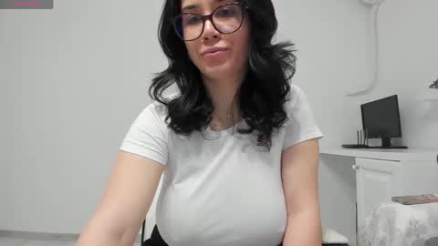 Snapshot of anayscaandy chatting on 04/30/26, 03:57 Andreea online show from 04/30/26, 03:57