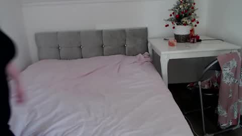 Snapshot of andorphina chatting on 12/21/25, 10:44 Andorphin online show from 12/21/25, 10:44