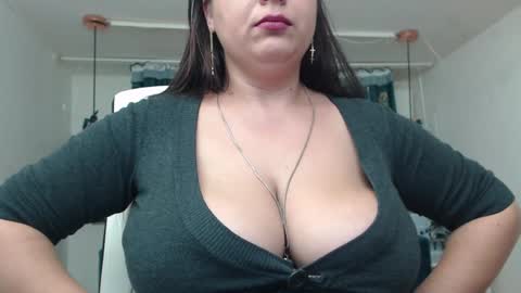 Snapshot of andrahart_ chatting on 01/03/25, 02:43 AndraHart online show from 01/03/25, 02:43