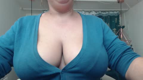 Snapshot of andrahart_ chatting on 01/04/25, 06:30 AndraHart online show from 01/04/25, 06:30