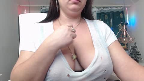Snapshot of andrahart_ chatting on 01/06/25, 02:37 AndraHart online show from 01/06/25, 02:37