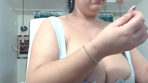 Snapshot of andrahart_ chatting on 02/13/25, 08:03 AndraHart online show from 02/13/25, 08:03