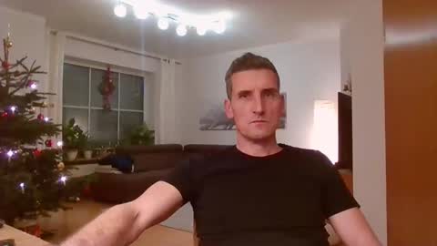 Snapshot of andre029 chatting on 12/25/24, 08:17 Name online show from 12/25/24, 08:17