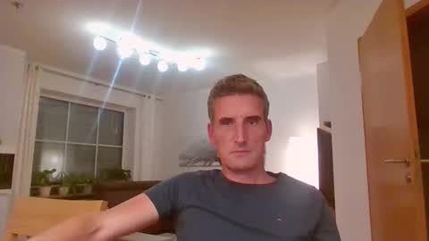 Snapshot of andre029 chatting on 09/15/25, 07:58 Name online show from 09/15/25, 07:58