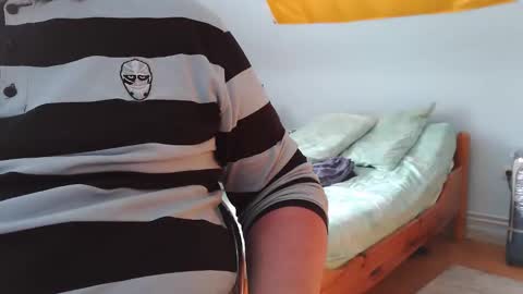 Snapshot of andre124231 chatting on 10/08/25, 10:02 Andre online show from 10/08/25, 10:02