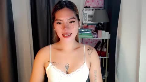 andrea06121998 online show from 04/13/26, 12:43