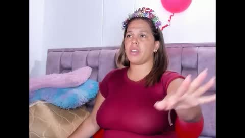 Snapshot of andrea_bigtits69 chatting on 09/20/25, 02:40 Andrea bigtits69 online show from 09/20/25, 02:40