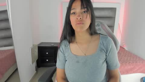 Snapshot of andrea_brunette_ chatting on 10/06/25, 12:35 andrea_brunette_ online show from 10/06/25, 12:35