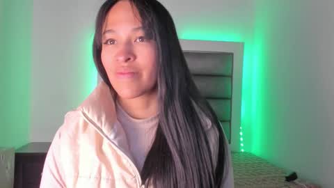 Snapshot of andrea_brunette_ chatting on 10/13/25, 01:11 andrea_brunette_ online show from 10/13/25, 01:11