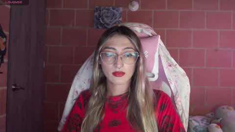 Snapshot of andrea_camila chatting on 10/30/25, 06:41 Andrea online show from 10/30/25, 06:41