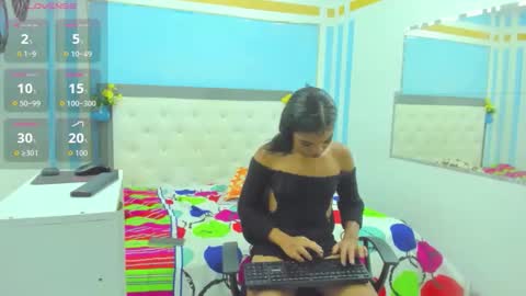 Snapshot of andrea_castt chatting on 11/28/25, 07:16 Andrea Castt online show from 11/28/25, 07:16