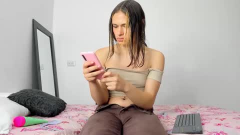 Snapshot of andrea_cherryy_ chatting on 09/29/25, 06:24 Andrea Cherry online show from 09/29/25, 06:24