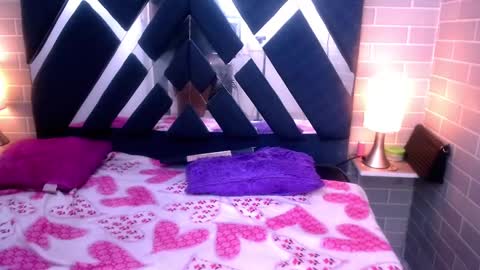 Snapshot of andrea_gill_ chatting on 02/14/25, 08:59 Andres Gil online show from 02/14/25, 08:59